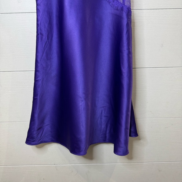 Victoria's Secret NWOT Elegant Purple Lace Chemise Slip Size Medium - Picture 3 of 9